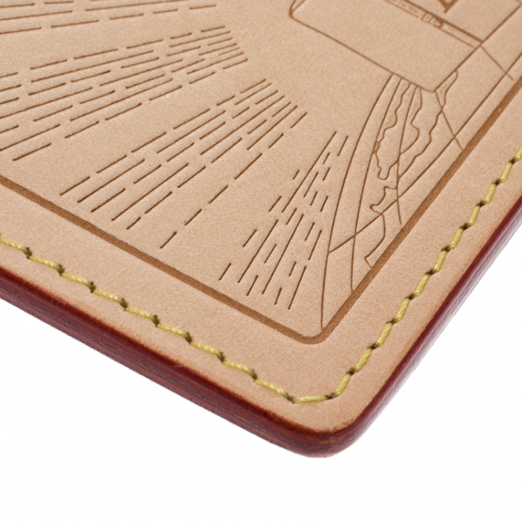 مملوكة مسبقًا Louis Vuitton Beige Leather Earth Trunks Card Holder 