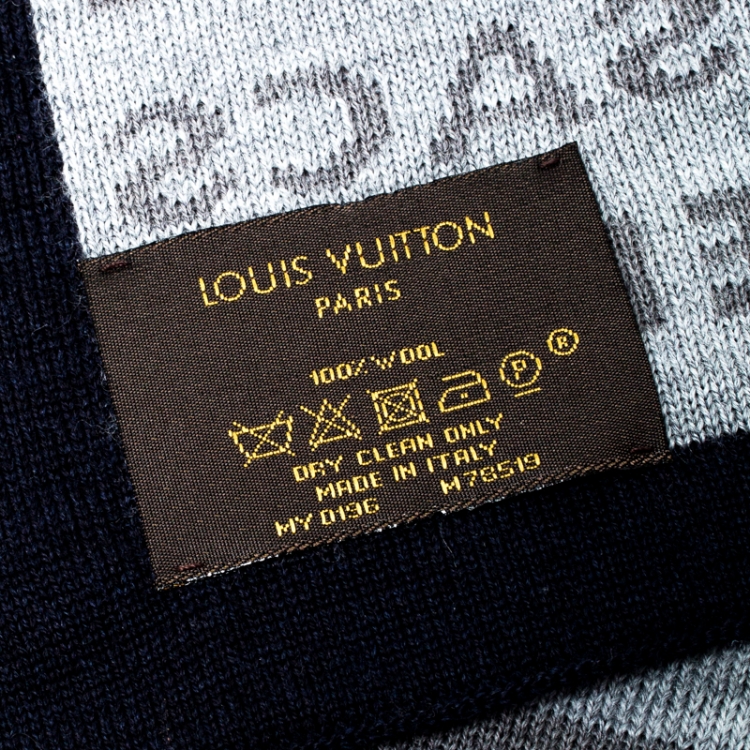 مملوكة مسبقًا Louis Vuitton Grey Wool Article de Voyage Wool Scarf