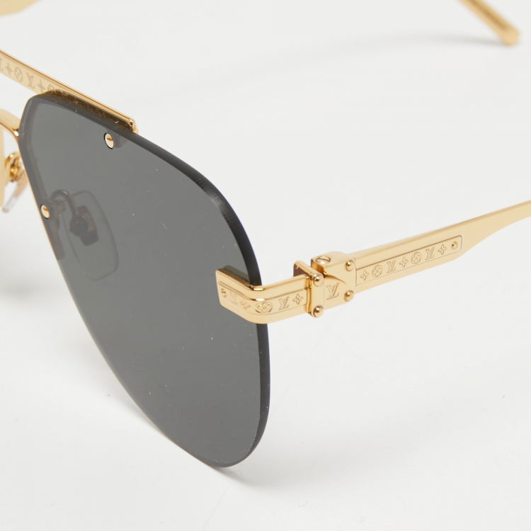 Louis Vuitton LV Ash Sunglasses Gold Metal. Size W