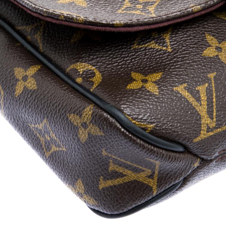 Pre Owned Louis Vuitton Monogram Canvas District MM Bag