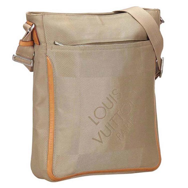 مملوكة مسبقًا Louis Vuitton Earth Damier Geant Canvas Messenger Bag
