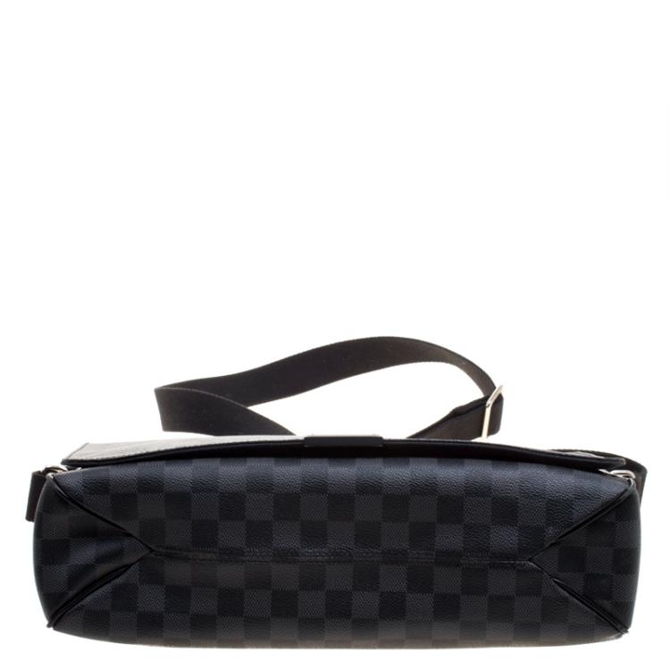 Pre Owned Louis Vuitton Damier Graphite Canvas District GM Bag