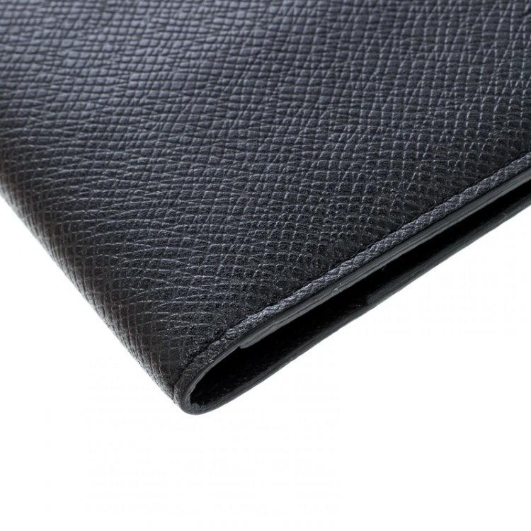 Pre Owned Louis Vuitton Black Taiga Leather Passport Holder