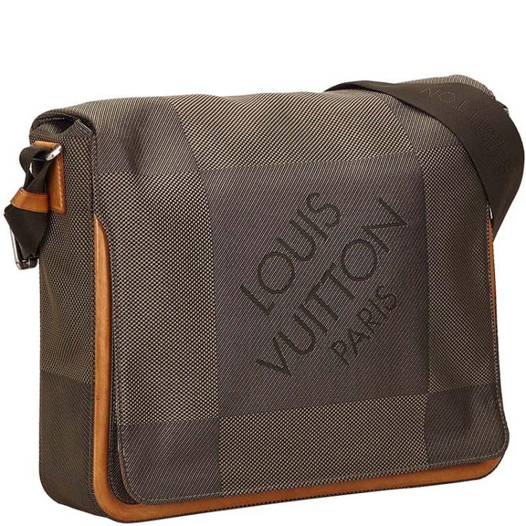 LOT:281  LOUIS VUITTON - a Compagnon Brown Terre Damier Geant Canvas  messenger bag.