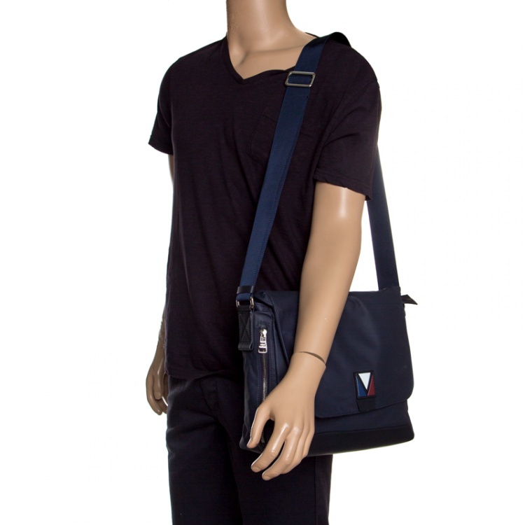 Pre Owned Louis Vuitton Black Leather V Line Messenger Bag