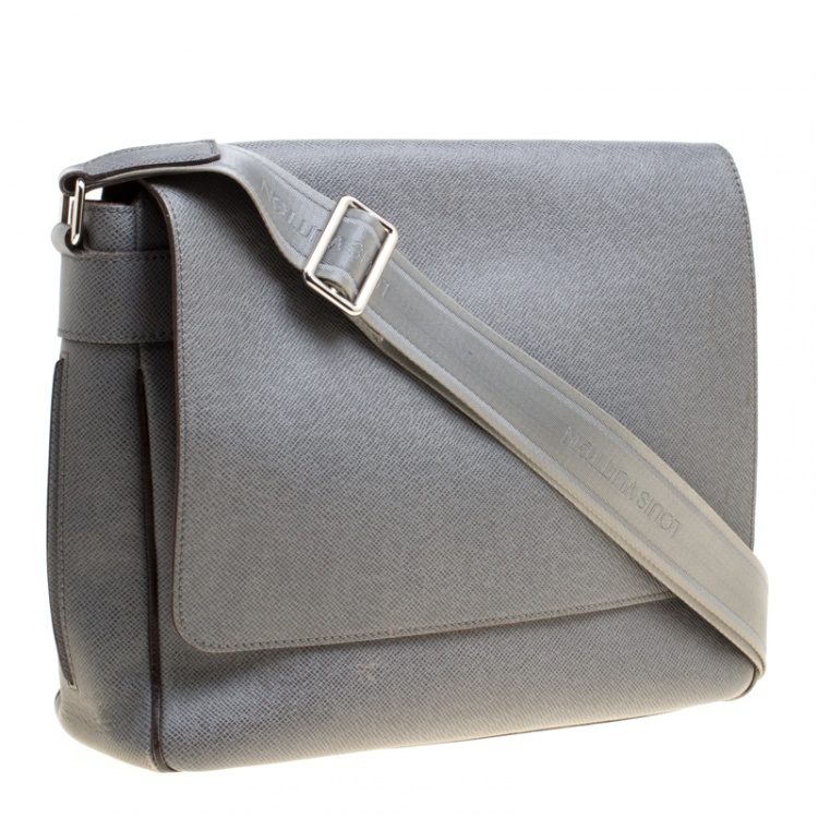 Pre Owned Louis Vuitton Grey Taiga Leather Roman MM Bag