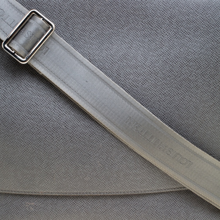 Pre Owned Louis Vuitton Grey Taiga Leather Roman MM Bag