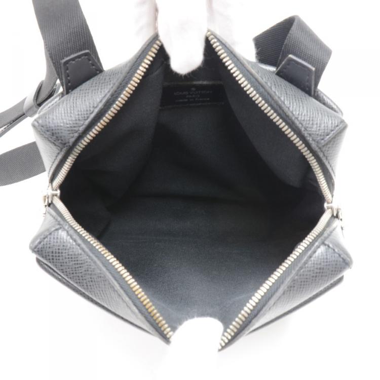 Pre Owned Louis Vuitton Taiga Leather Sayan Messenger Bag