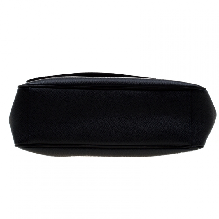 Pre Owned Louis Vuitton Navy Blue Taiga Leather Roman MM Bag