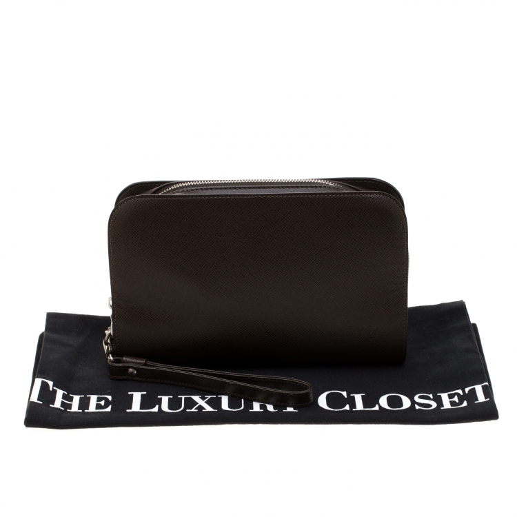 Pre Owned Louis Vuitton Terre Taiga Leather Pochette Baikal Clutch