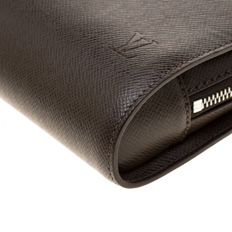 Pre Owned Louis Vuitton Terre Taiga Leather Pochette Baikal Clutch