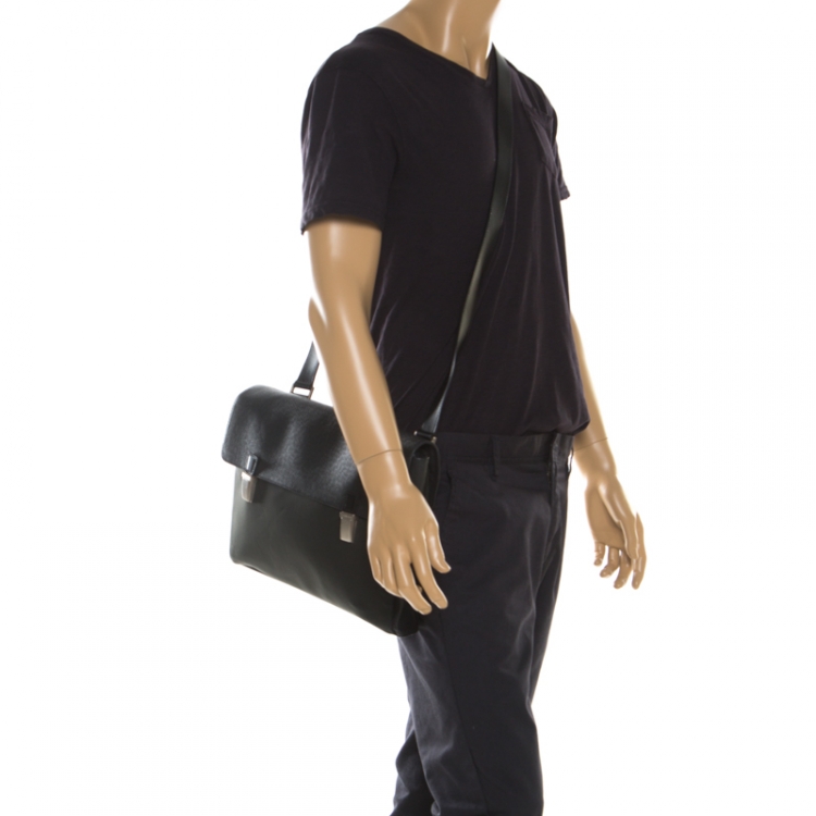 Pre Owned Louis Vuitton Black Fabric and Taiga Leather Saratov GM Messenger Bag