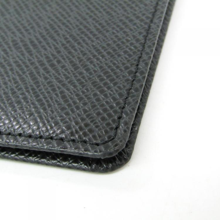 مملوكة مسبقًا Louis Vuitton Black Taiga Leather Card Case