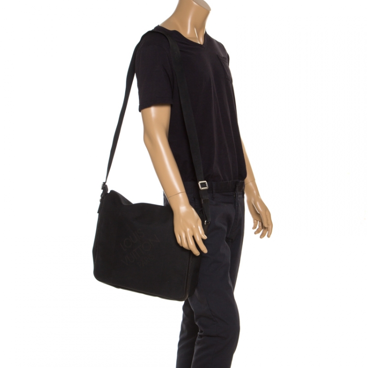 Louis Vuitton Black Terre Damier Geant Canvas Messenger Bag Leather Cloth  ref.357962 - Joli Closet