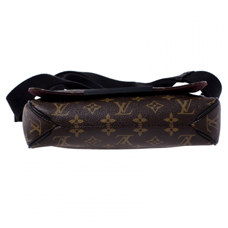 Pre Owned Louis Vuitton Monogram Canvas District PM Bag