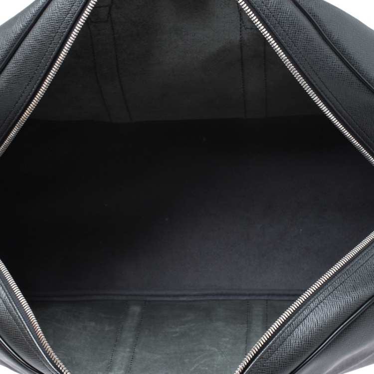 Pre Owned Louis Vuitton Black Taiga Leather Helanga 1 Poche Travel Bag