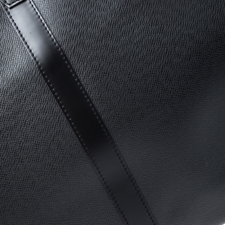 Pre Owned Louis Vuitton Black Taiga Leather Helanga 1 Poche Travel Bag