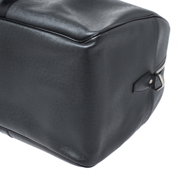 Pre Owned Louis Vuitton Black Taiga Leather Helanga 1 Poche Travel Bag