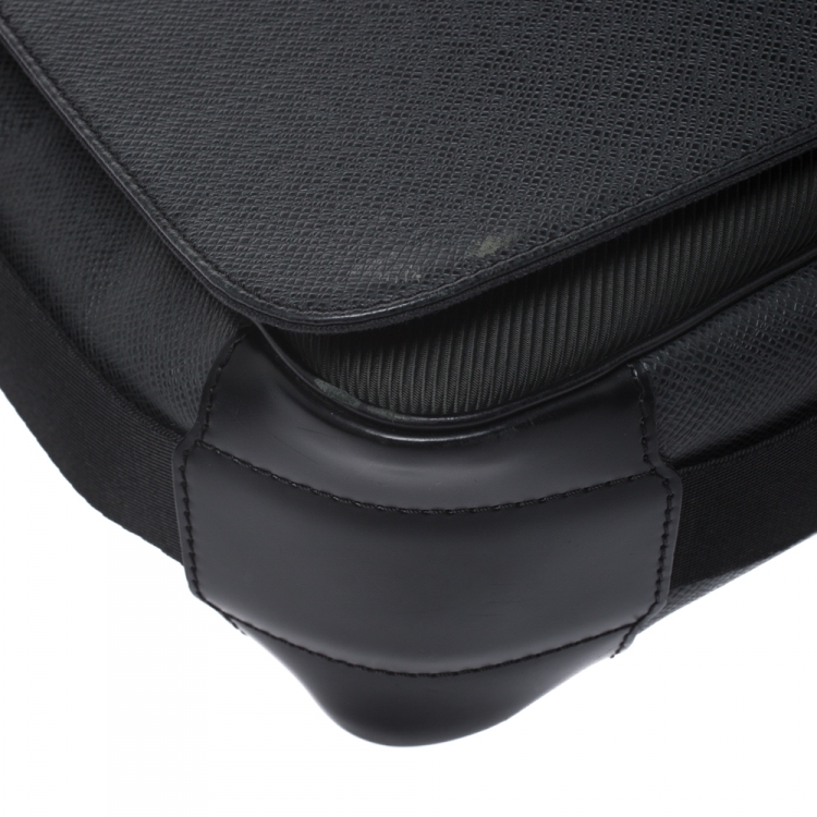 Pre Owned Louis Vuitton Black/Green Taiga Leather and Nylon Viktor Messenger Bag