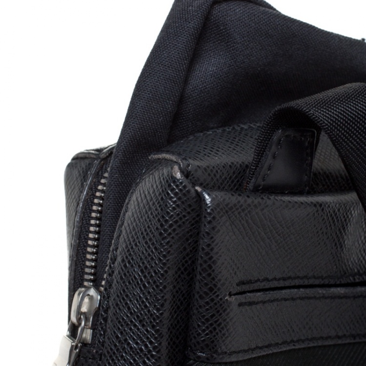 Pre Owned Louis Vuitton Taiga Leather Sayan Messenger Bag