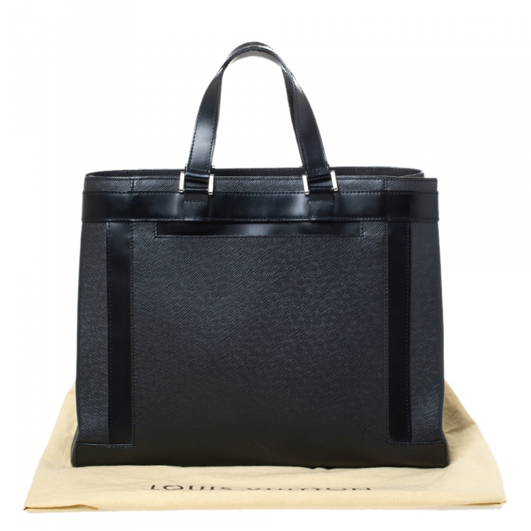 Pre Owned Louis Vuitton Black Taiga Leather Kasbek PM Bag