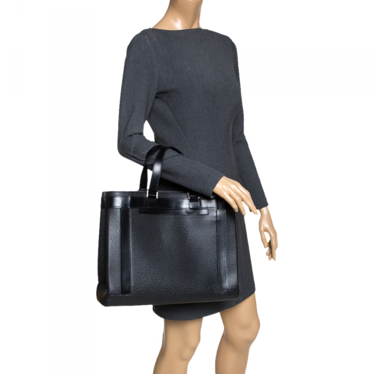 Pre Owned Louis Vuitton Black Taiga Leather Kasbek PM Bag