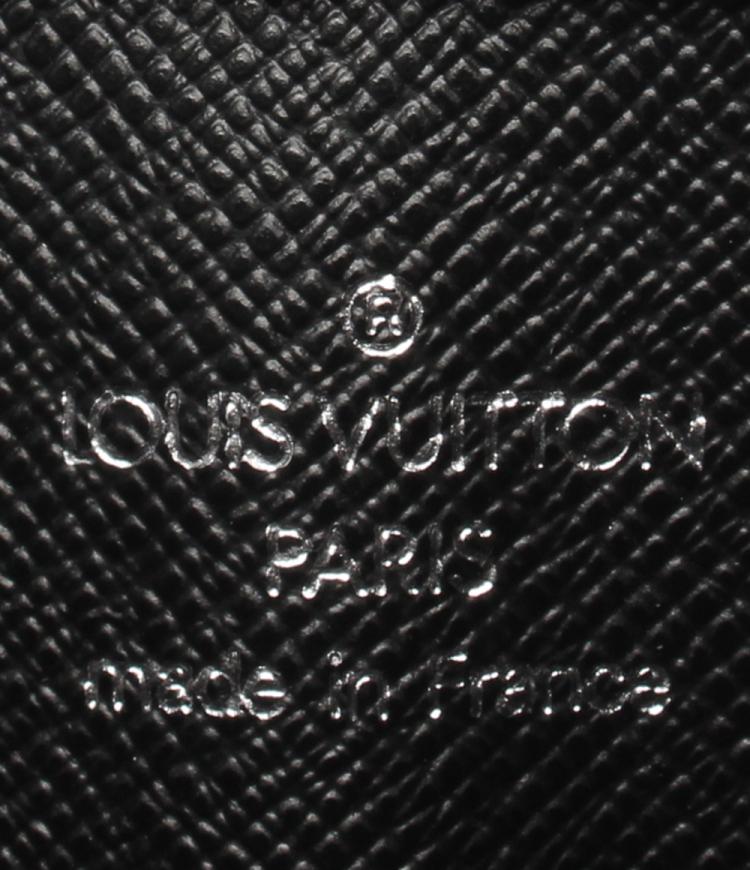 مملوكة مسبقًا Louis Vuitton Black Taiga Leather Pochette Baikal Wallet