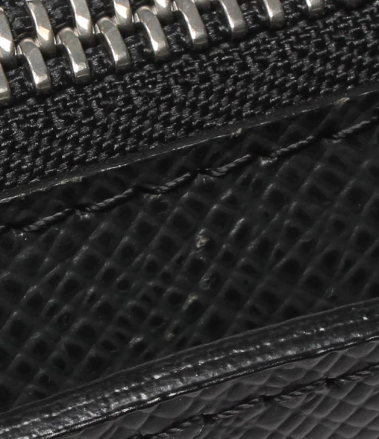 مملوكة مسبقًا Louis Vuitton Black Taiga Leather Pochette Baikal Wallet