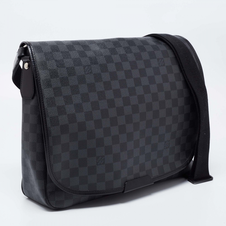 Pre Owned Louis Vuitton Damier Graphite Canvas and Leather Daniel GM Messenger Bag