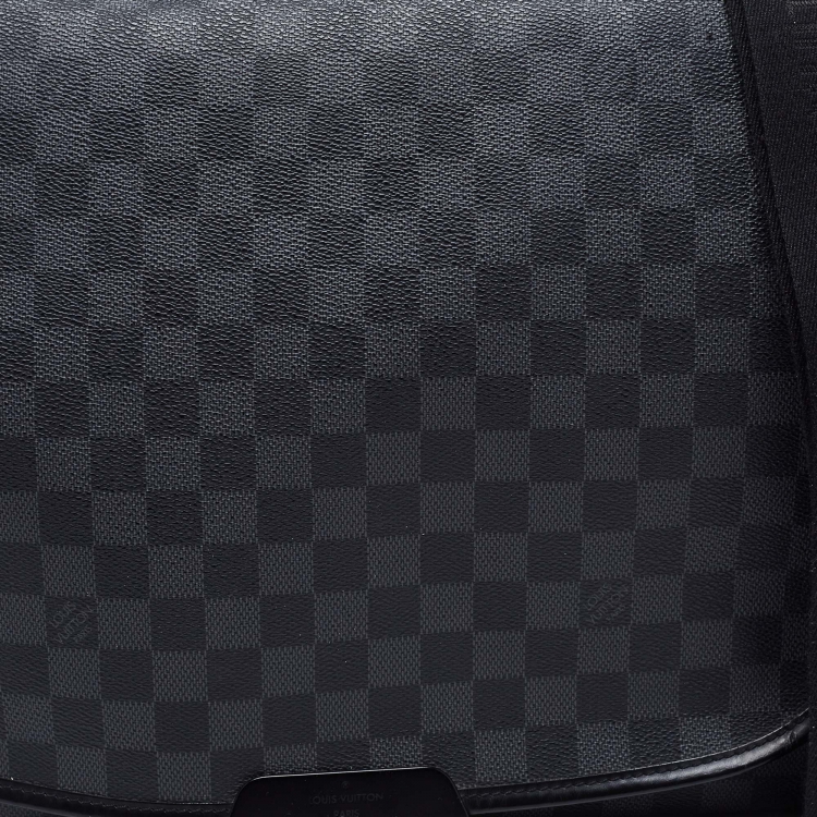 Pre Owned Louis Vuitton Damier Graphite Canvas and Leather Daniel GM Messenger Bag