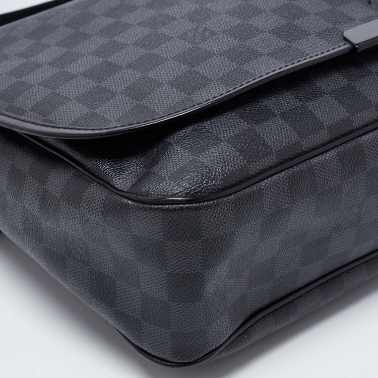 Pre Owned Louis Vuitton Damier Graphite Canvas and Leather Daniel GM Messenger Bag