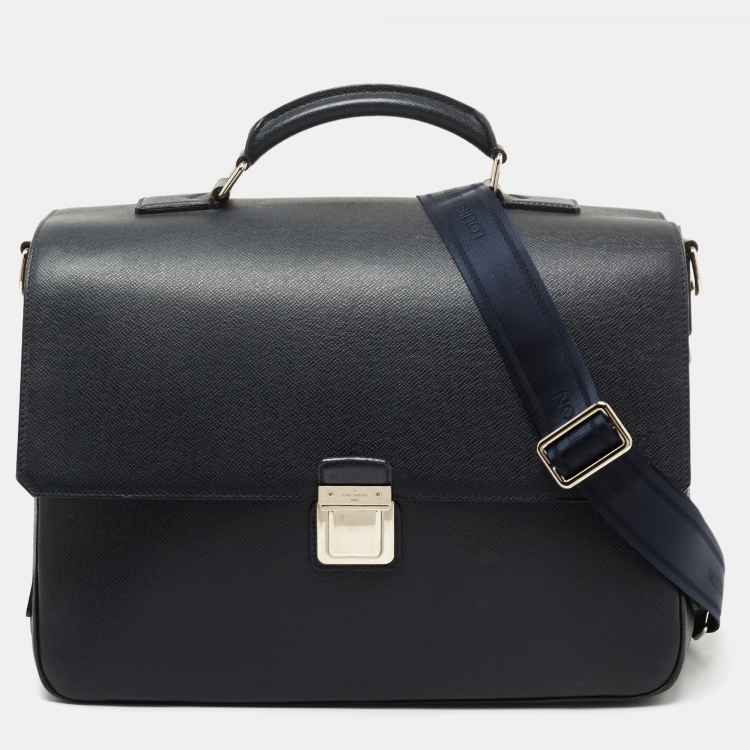 Louis Vuitton Glacier Grey Taiga Leather Vassili PM Messenger Bag rt. $3,  300 For Sale at 1stDibs