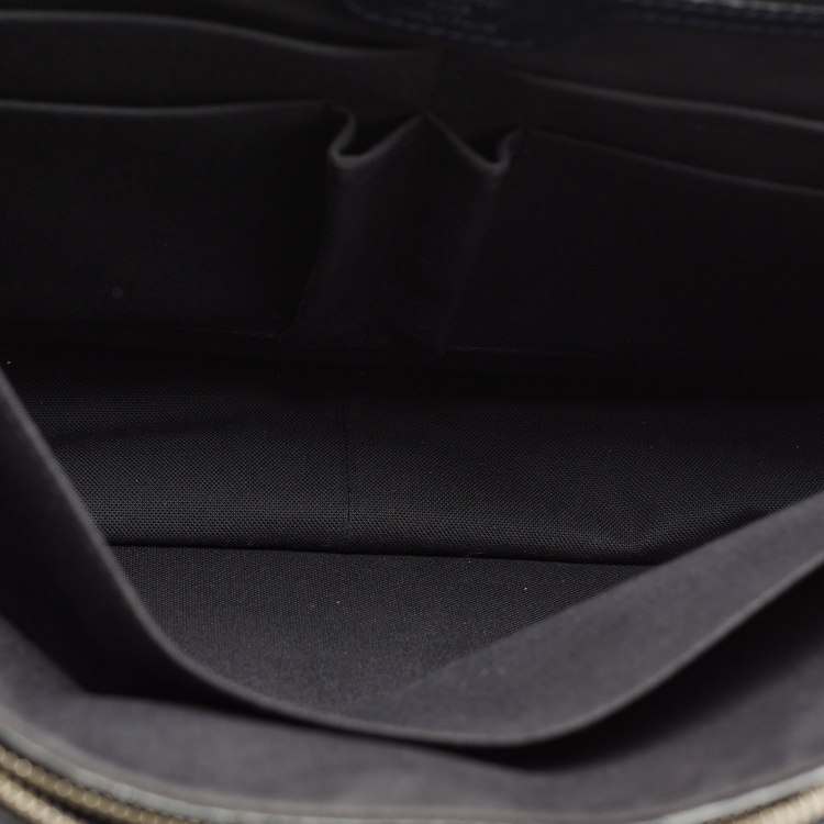 Pre Owned Louis Vuitton Dark Blue Taiga Leather Vassili GM Bag