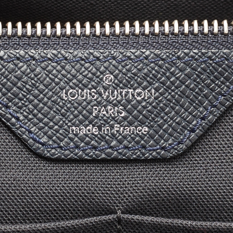 Pre Owned Louis Vuitton Dark Blue Taiga Leather Vassili GM Bag