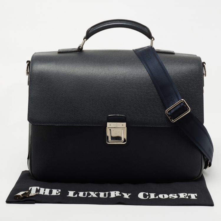 Pre Owned Louis Vuitton Dark Blue Taiga Leather Vassili GM Bag