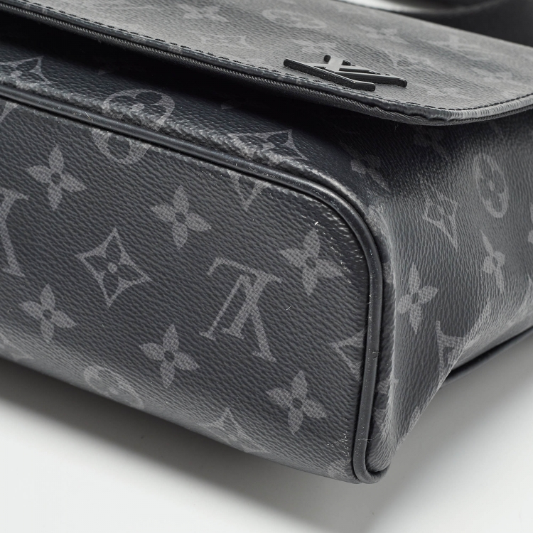 Pre Owned Louis Vuitton Monogram Eclipse Canvas District MM Bag