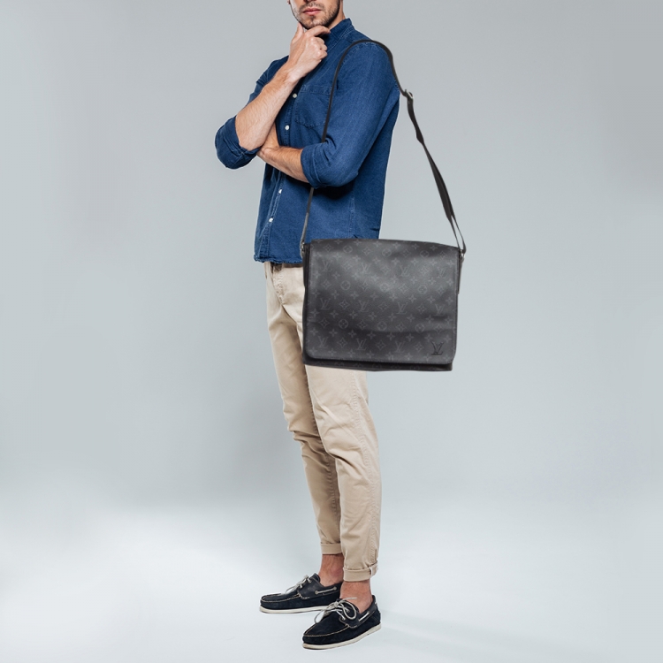 Pre Owned Louis Vuitton Monogram Eclipse Canvas District MM Bag