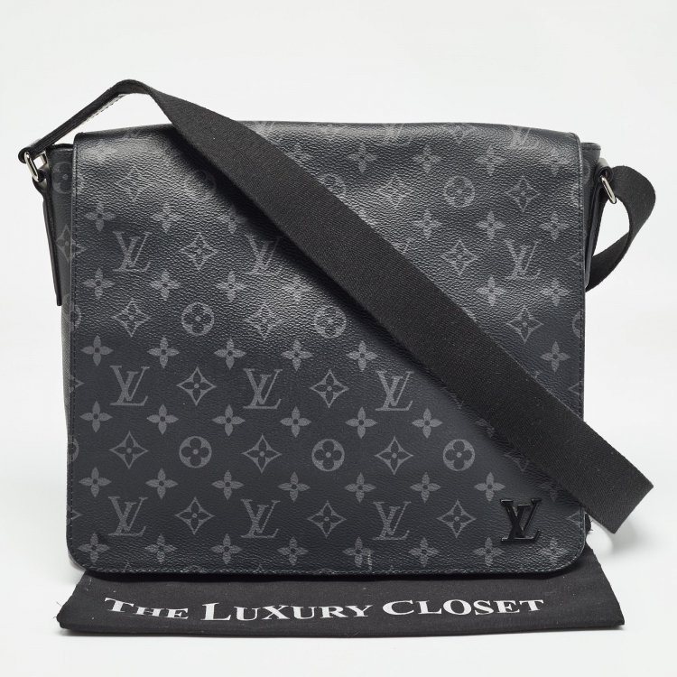 Pre Owned Louis Vuitton Monogram Eclipse Canvas District MM Bag