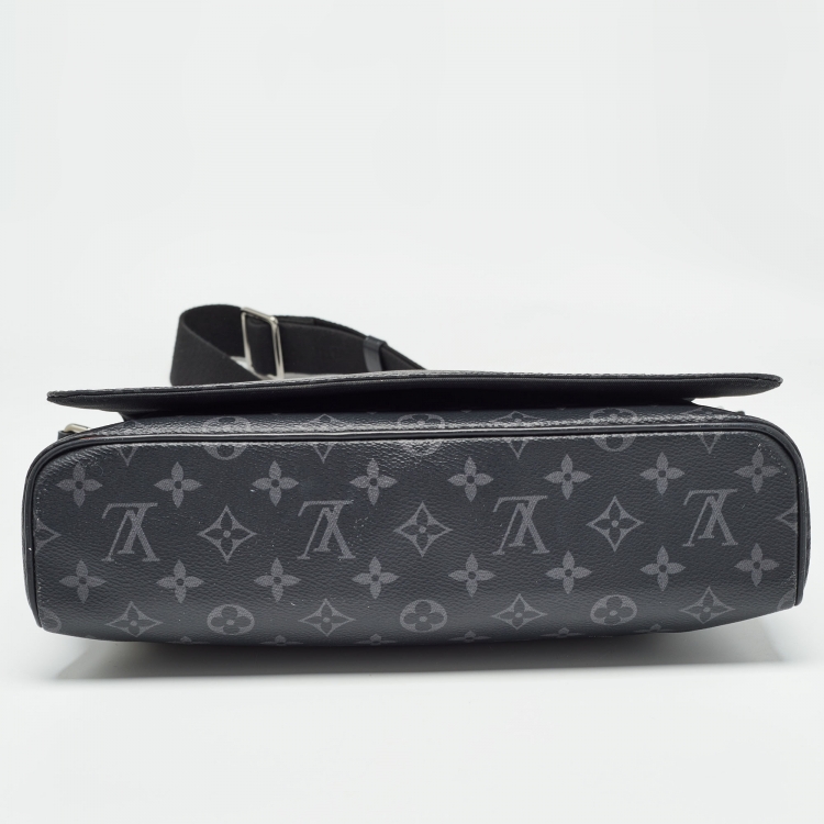 Pre Owned Louis Vuitton Monogram Eclipse Canvas District MM Bag