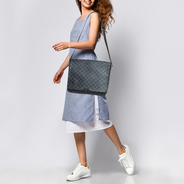 Pre Owned Louis Vuitton Damier Graphite Canvas District MM Bag