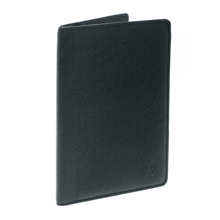 Pre Owned Louis Vuitton Black Taiga Leather Passport Cover