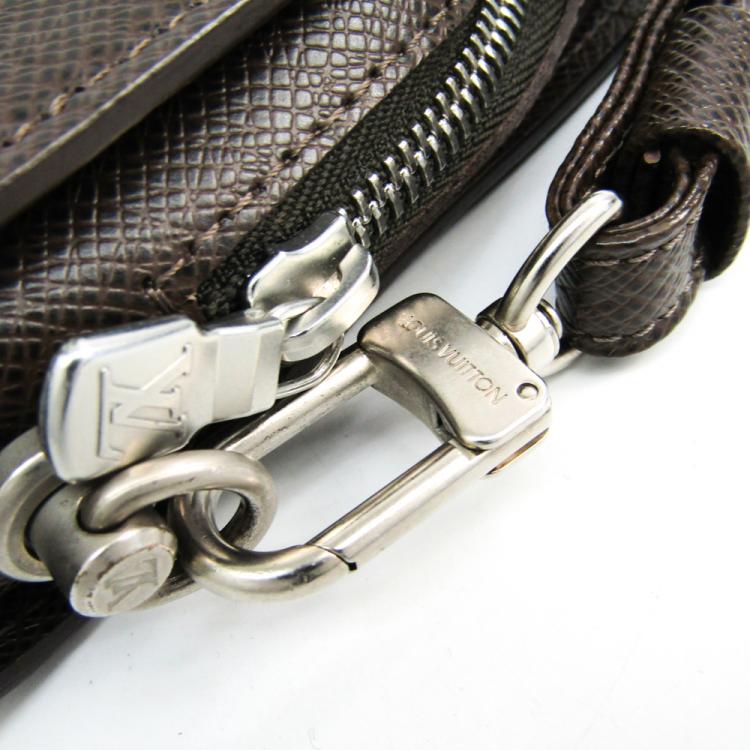 Pre Owned Louis Vuitton Grizzli Taiga Leather Pochette Baikal Clutch Bag