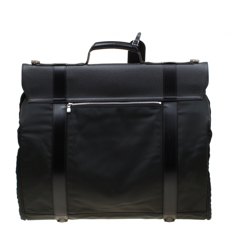 Pre Owned Louis Vuitton Black/Green Taiga Leather and Nylon Gibeciere Garment Bag