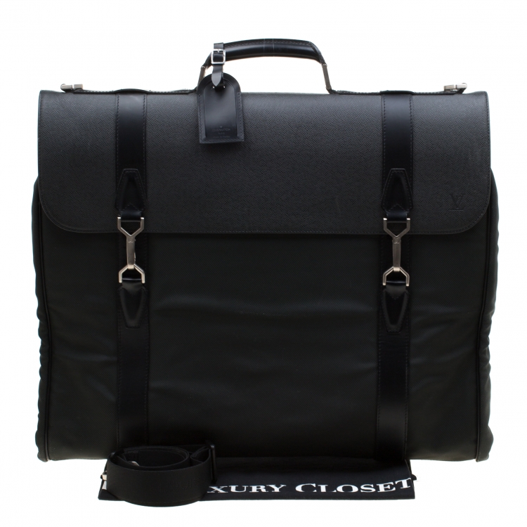 Pre Owned Louis Vuitton Black/Green Taiga Leather and Nylon Gibeciere Garment Bag