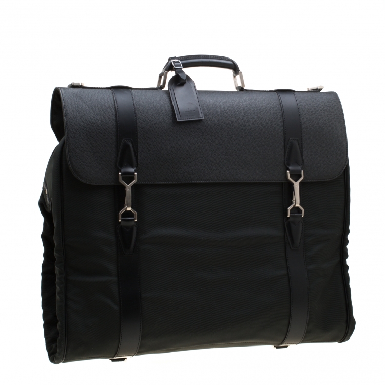 Pre Owned Louis Vuitton Black/Green Taiga Leather and Nylon Gibeciere Garment Bag