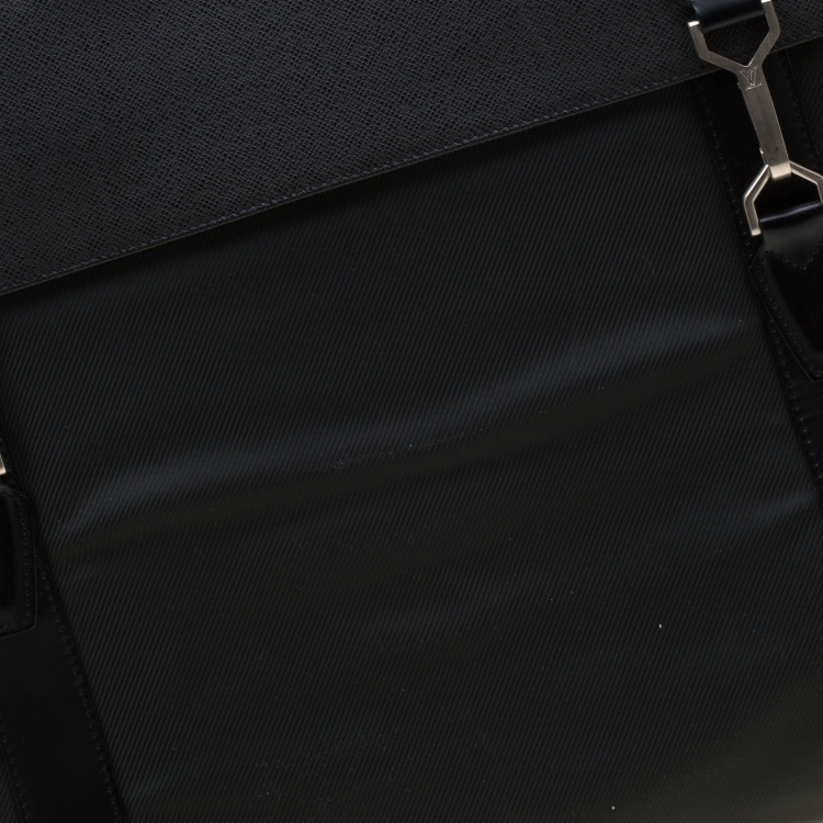 Pre Owned Louis Vuitton Black/Green Taiga Leather and Nylon Gibeciere Garment Bag