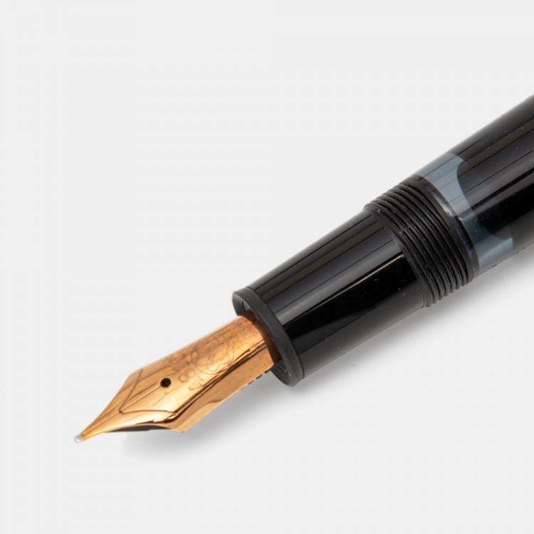 Pre Owned Montblanc Meisterstück Black Resin Gold Tone Fountain Pen, 14K Gold Nib