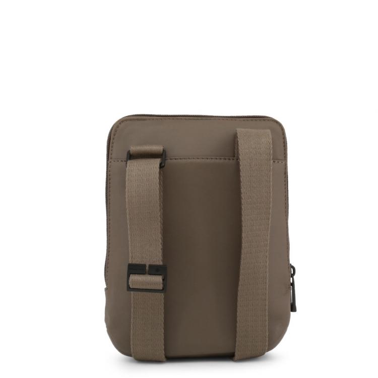 مملوكة مسبقًا Piquadro Brown Leather Messenger Bag