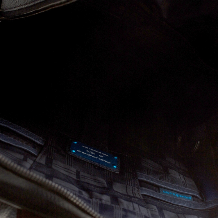 مملوكة مسبقًا Piquadro Navy Blue Leather Backpack