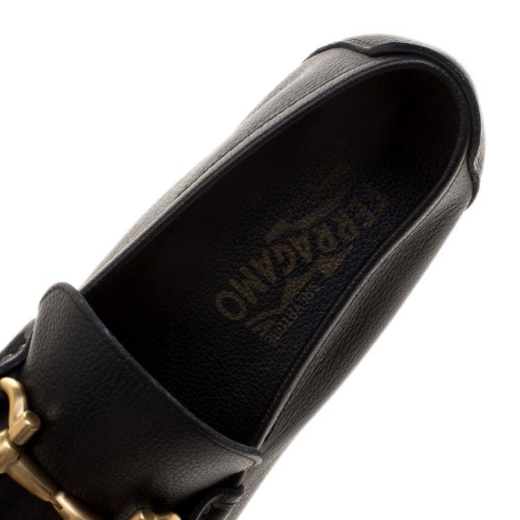مملوكة مسبقًا Salvatore Ferragamo Black Leather Gancini Bit Loafers Size 42